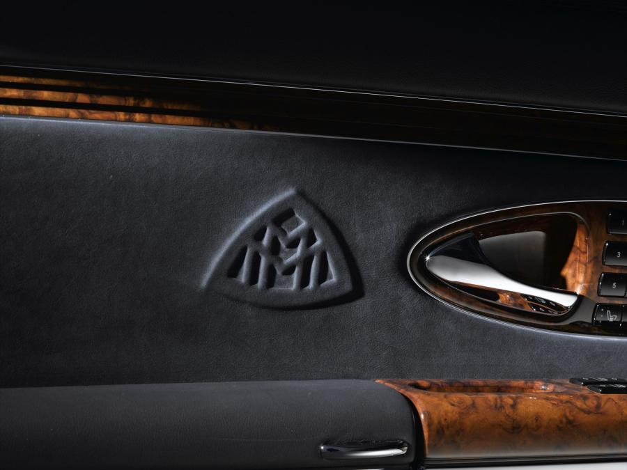 Детали интерьера Maybach 62 (V240) 2002 года  (фото 6 из 248)